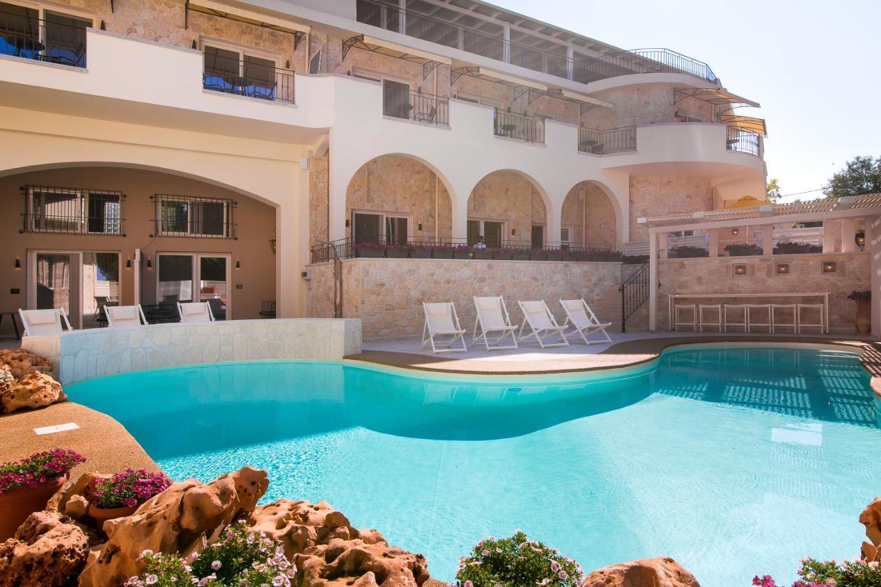 Neikos Mediterraneo Luxury Suites Ханиоти Екстериор снимка