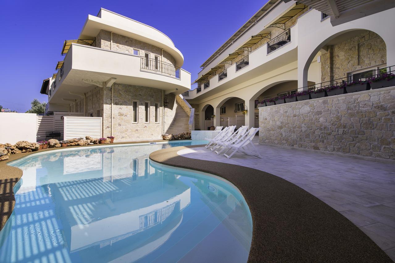 Neikos Mediterraneo Luxury Suites Ханиоти Екстериор снимка