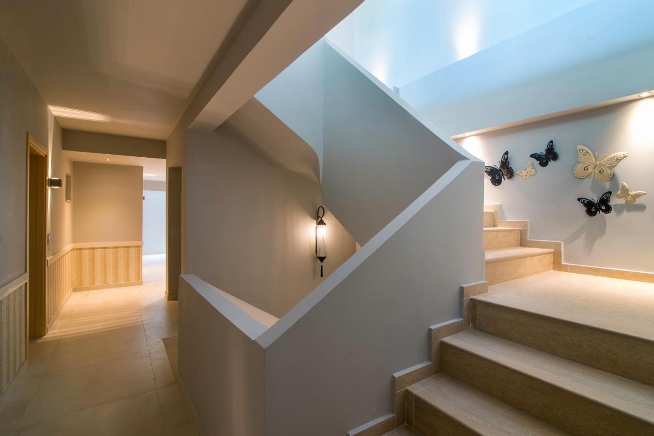 Neikos Mediterraneo Luxury Suites Ханиоти Екстериор снимка
