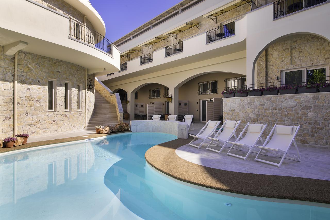 Neikos Mediterraneo Luxury Suites Ханиоти Екстериор снимка